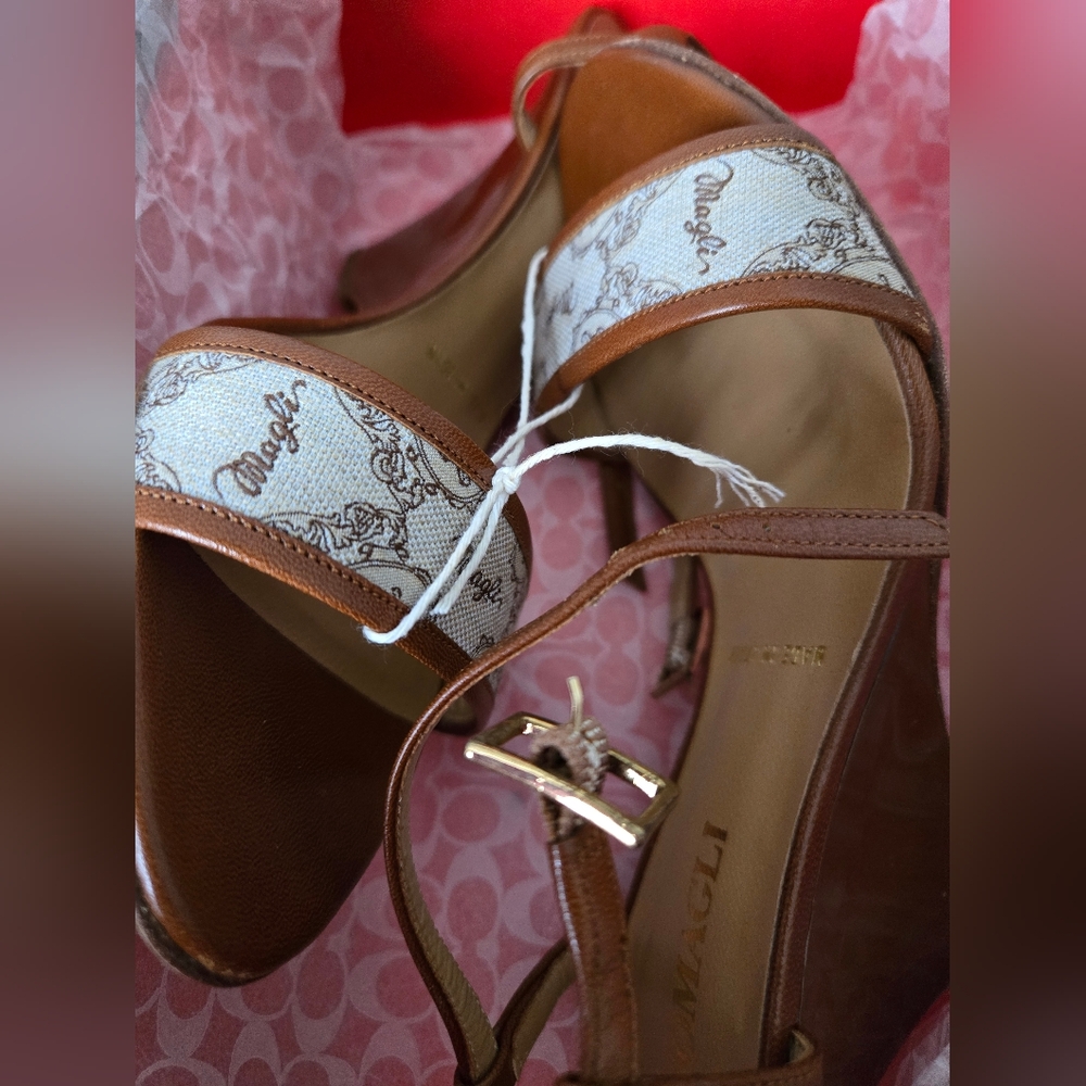 NIB Bruno Magli Women's Brown and Cream Sandals - Picture 5 of 11